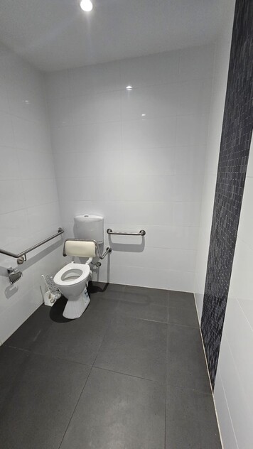 11- Room Medical Specialist Suite for Lease in Patterson Lakes