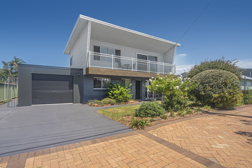 Bright and Inviting Residence in Prime Sussex Inlet Location