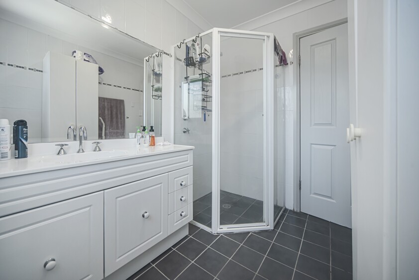 Bright and Inviting Residence in Prime Sussex Inlet Location