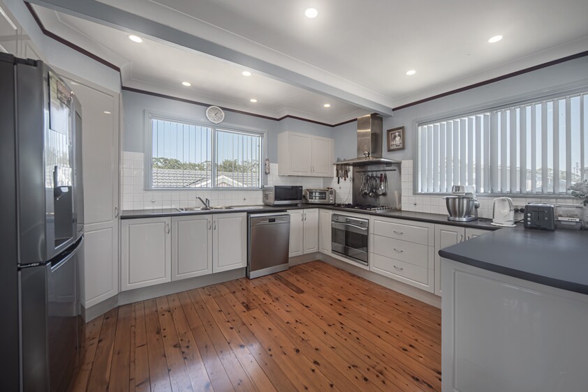 Bright and Inviting Residence in Prime Sussex Inlet Location