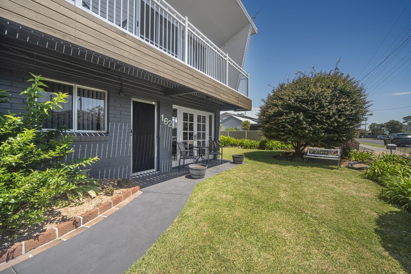 Bright and Inviting Residence in Prime Sussex Inlet Location