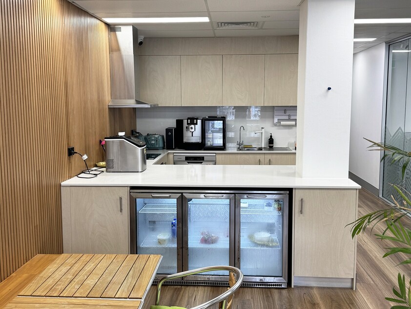 Modern 128 sqm Office Prime Location Near CBD & Central Station