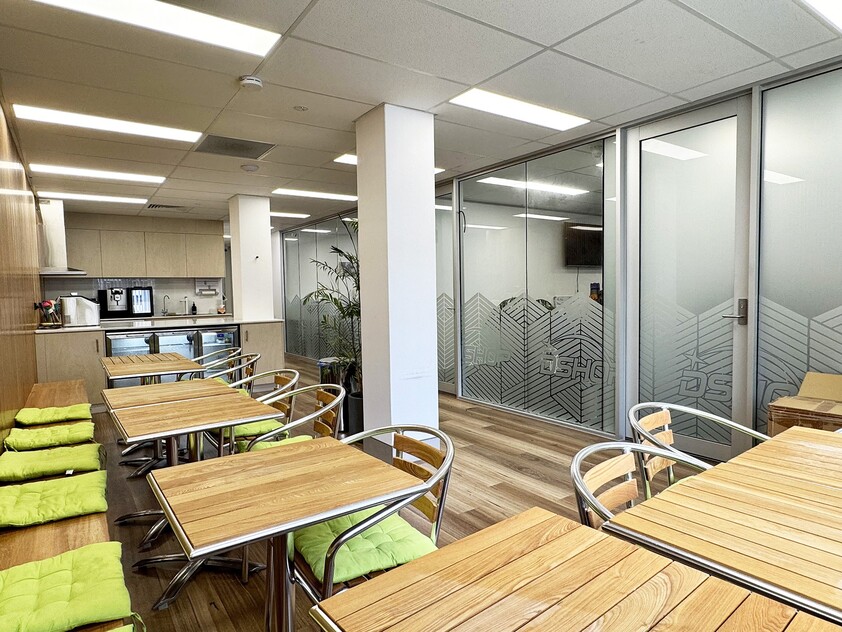 Modern 128 sqm Office Prime Location Near CBD & Central Station