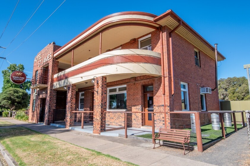 Affordable Worker Accommodation Private Room in Historic Hotel | All Bills Included