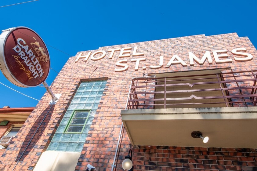 Affordable Worker Accommodation Private Room in Historic Hotel | All Bills Included