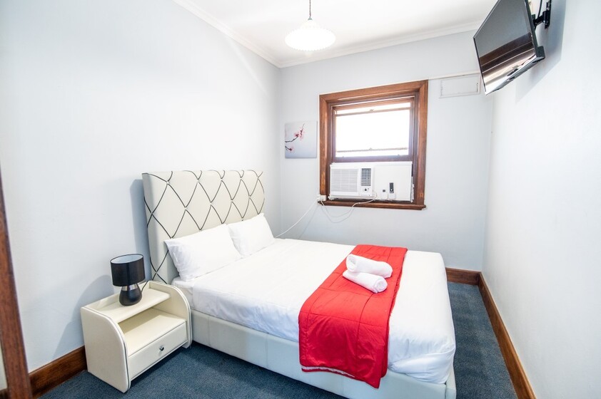 Affordable Worker Accommodation Private Room in Historic Hotel | All Bills Included