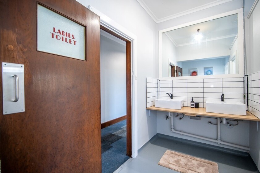 Affordable Worker Accommodation Private Room in Historic Hotel | All Bills Included