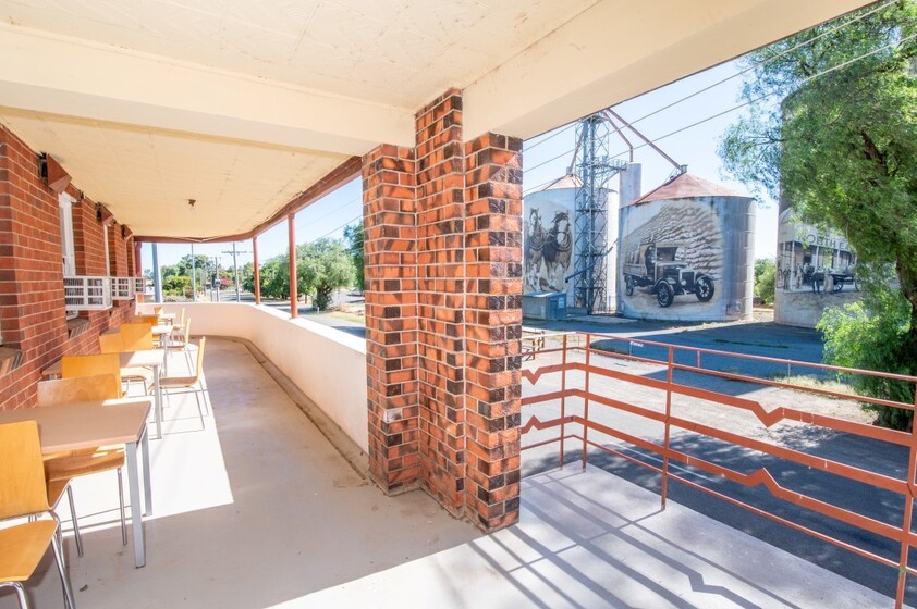 Affordable Worker Accommodation Private Room in Historic Hotel | All Bills Included