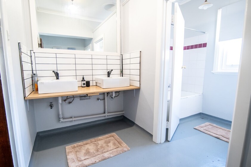 Affordable Worker Accommodation Private Room in Historic Hotel | All Bills Included
