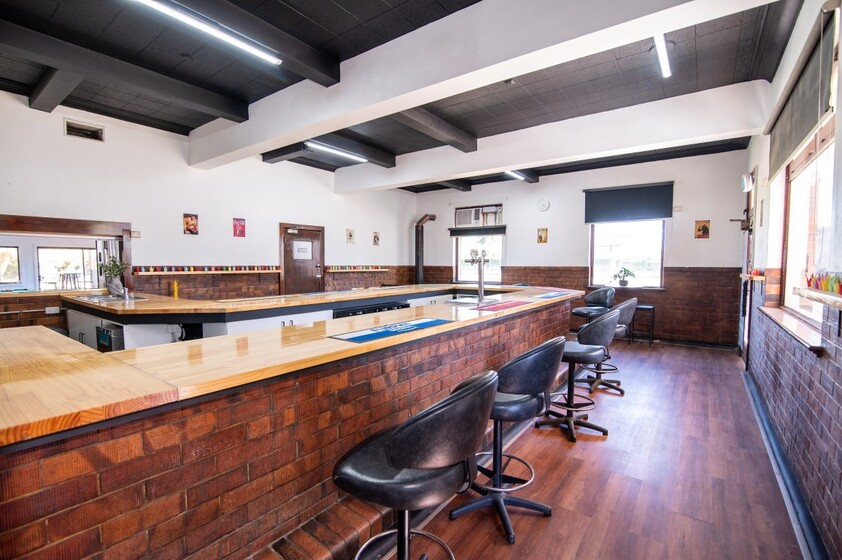 Affordable Worker Accommodation Private Room in Historic Hotel | All Bills Included