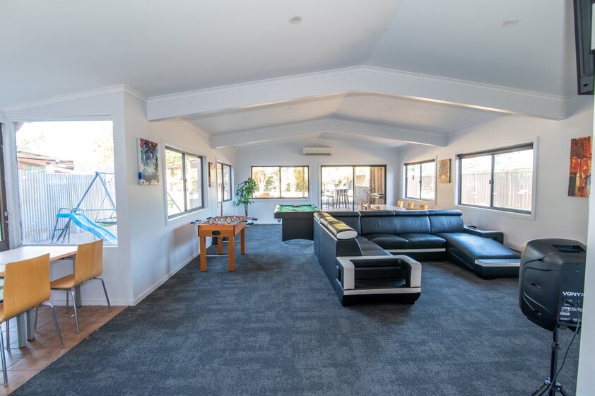 Affordable Worker Accommodation Private Room in Historic Hotel | All Bills Included