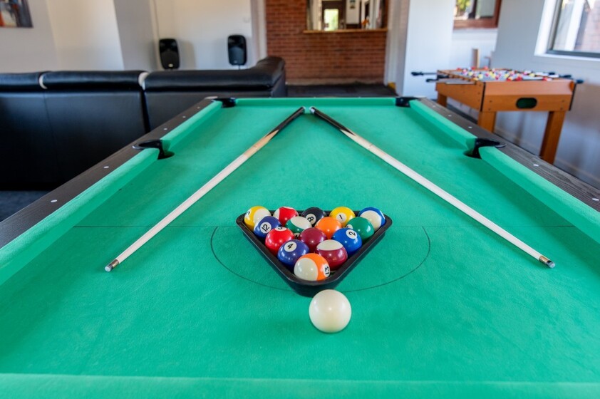 Affordable Worker Accommodation Private Room in Historic Hotel | All Bills Included