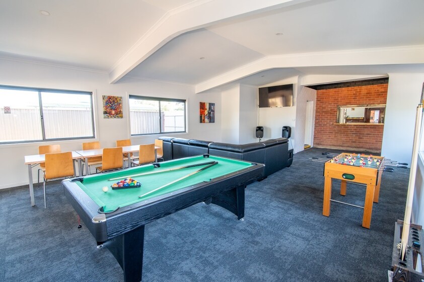 Affordable Worker Accommodation Private Room in Historic Hotel | All Bills Included
