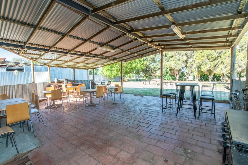 Affordable Worker Accommodation Private Room in Historic Hotel | All Bills Included