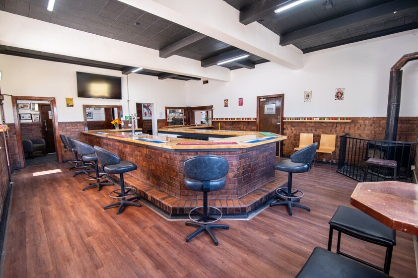 Affordable Worker Accommodation Private Room in Historic Hotel | All Bills Included
