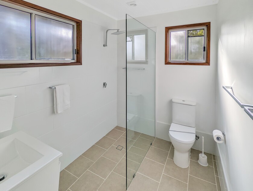 Award-Winning Accommodation with Freehold (2.94 Acres) in Prime Location