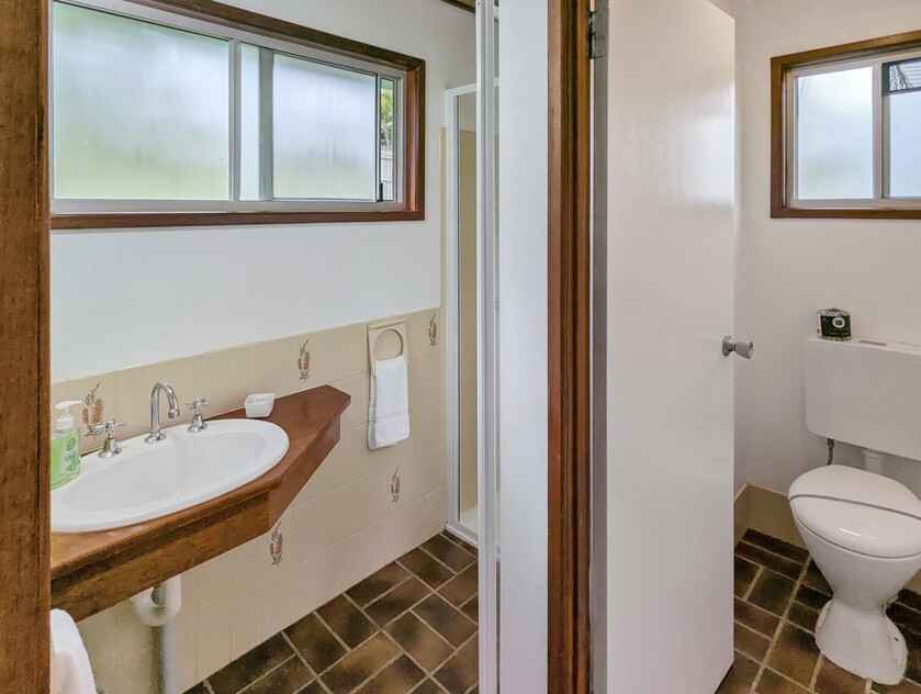 Award-Winning Accommodation with Freehold (2.94 Acres) in Prime Location