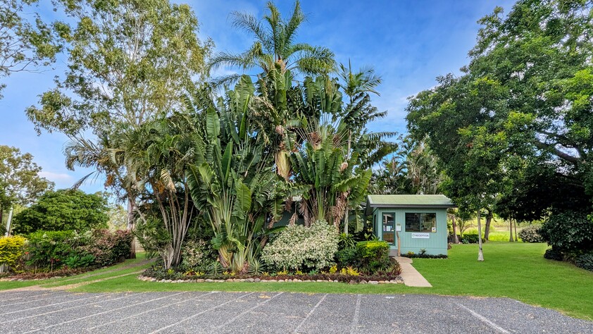 Award-Winning Accommodation with Freehold (2.94 Acres) in Prime Location