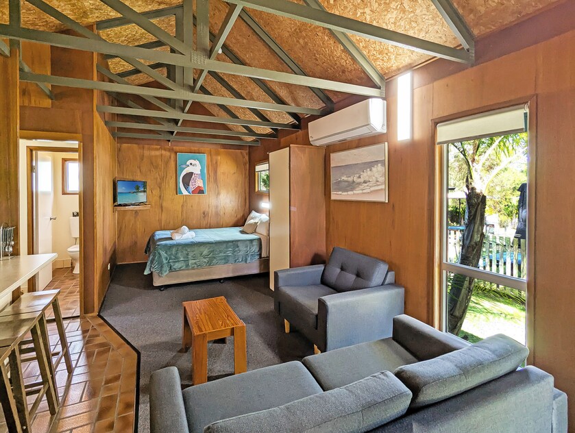 Award-Winning Accommodation with Freehold (2.94 Acres) in Prime Location