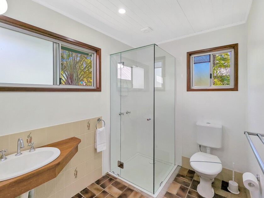Award-Winning Accommodation with Freehold (2.94 Acres) in Prime Location