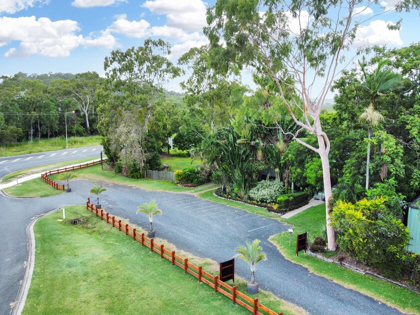 Award-Winning Accommodation with Freehold (2.94 Acres) in Prime Location