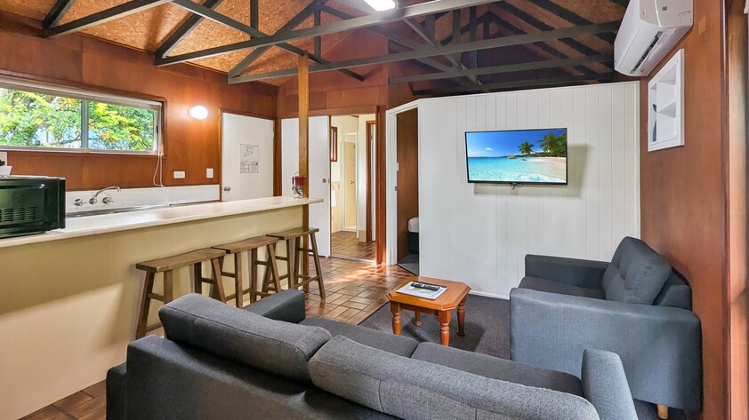 Award-Winning Accommodation with Freehold (2.94 Acres) in Prime Location