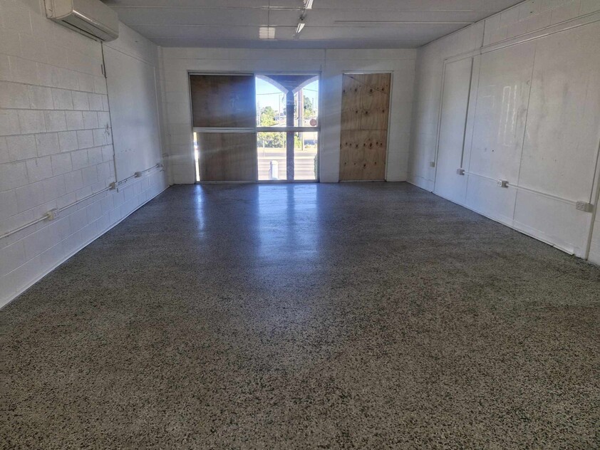 FOR LEASE - OFFICE /RETAIL 52 m2 - $340 pw + GST ( Includes Outgoings)