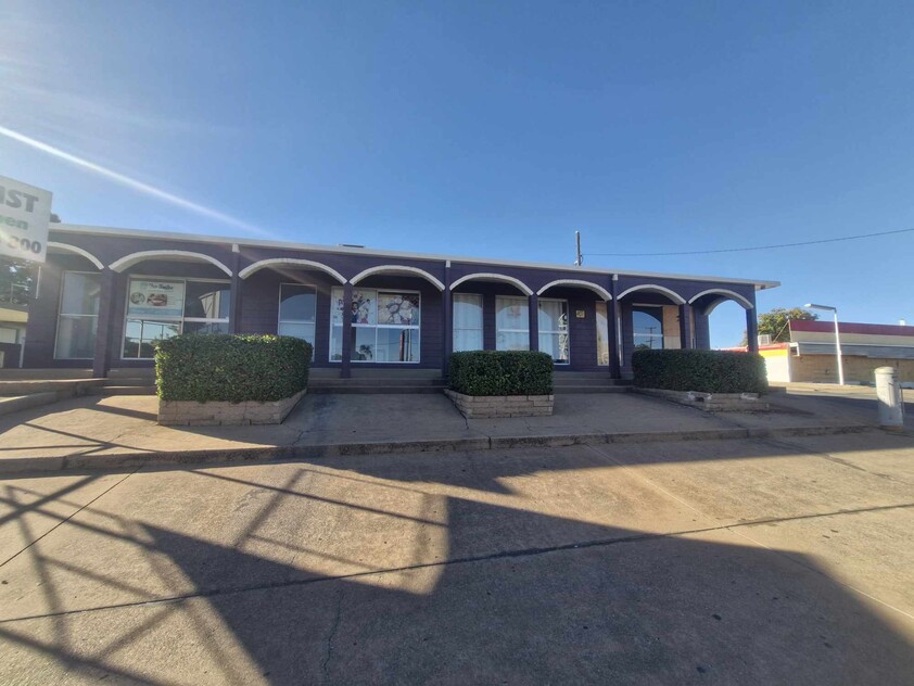 FOR LEASE - OFFICE /RETAIL 52 m2 - $340 pw + GST ( Includes Outgoings)