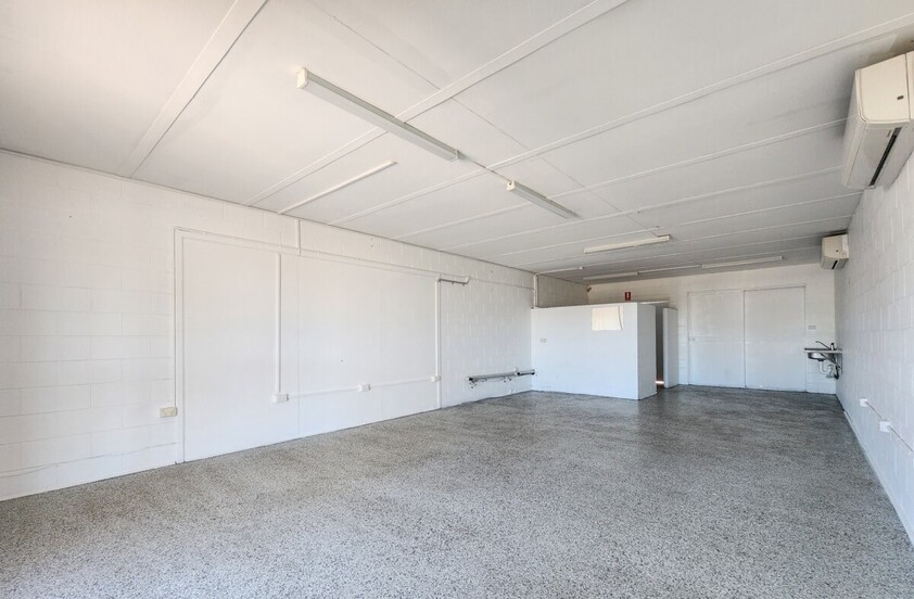 FOR LEASE - OFFICE /RETAIL 52 m2 - $340 pw + GST ( Includes Outgoings)