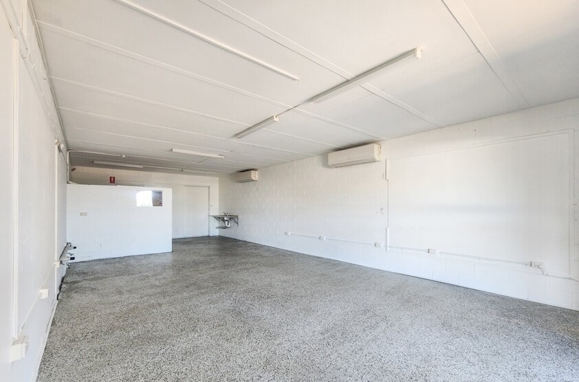 FOR LEASE - OFFICE /RETAIL 52 m2 - $340 pw + GST ( Includes Outgoings)