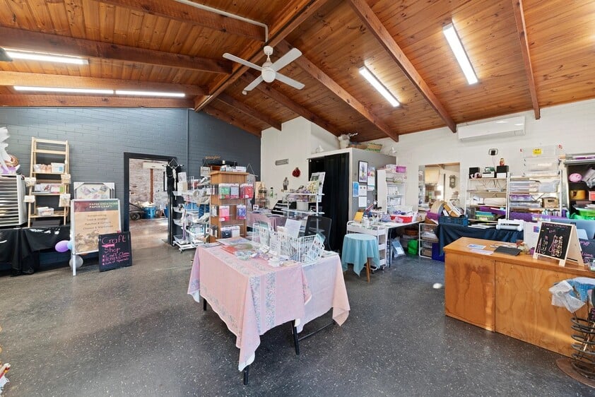Perfectly position high profile commercial freehold