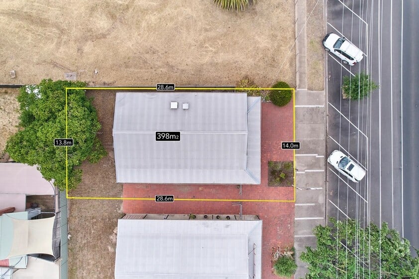 Perfectly position high profile commercial freehold