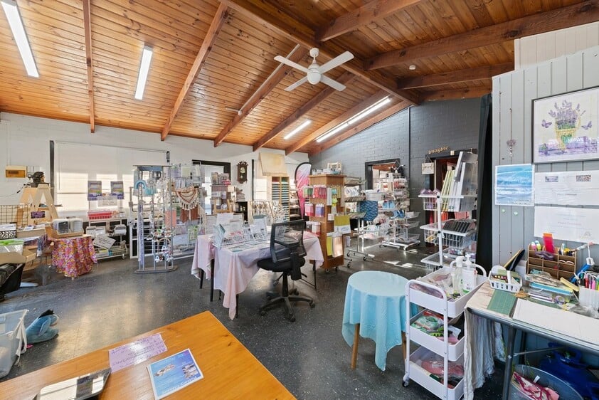 Perfectly position high profile commercial freehold