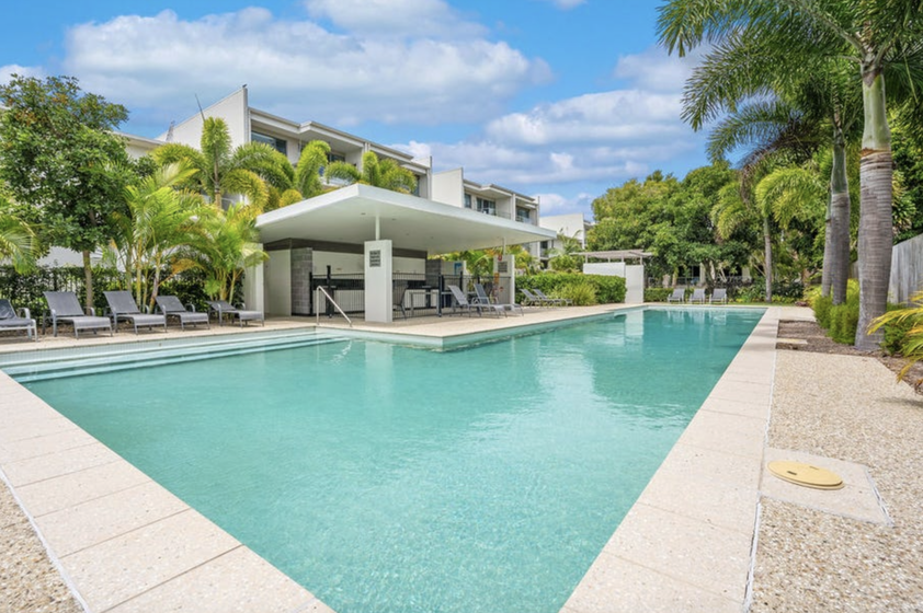 Short term - fully furnished apartment in the Zone