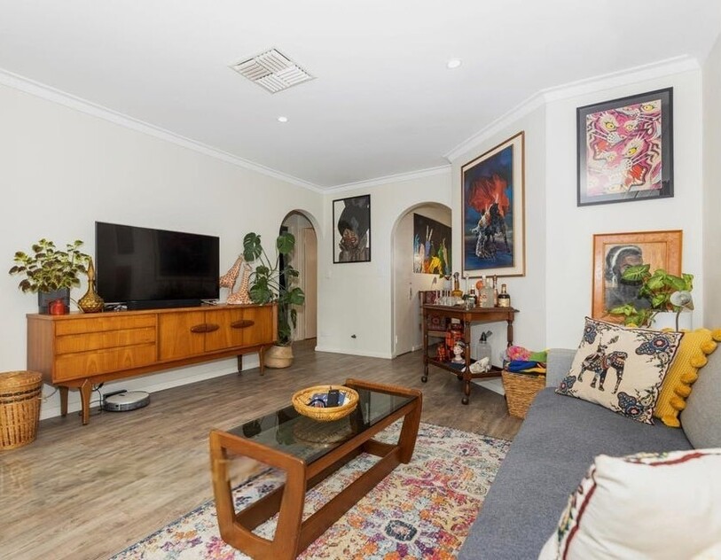Charming Light Filled 2-Bedroom Villa with Study in Tuart Hill