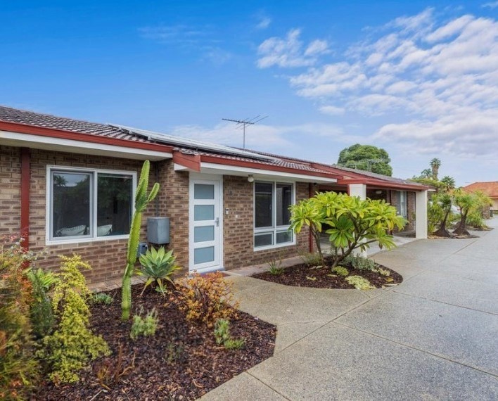 Charming Light Filled 2-Bedroom Villa with Study in Tuart Hill