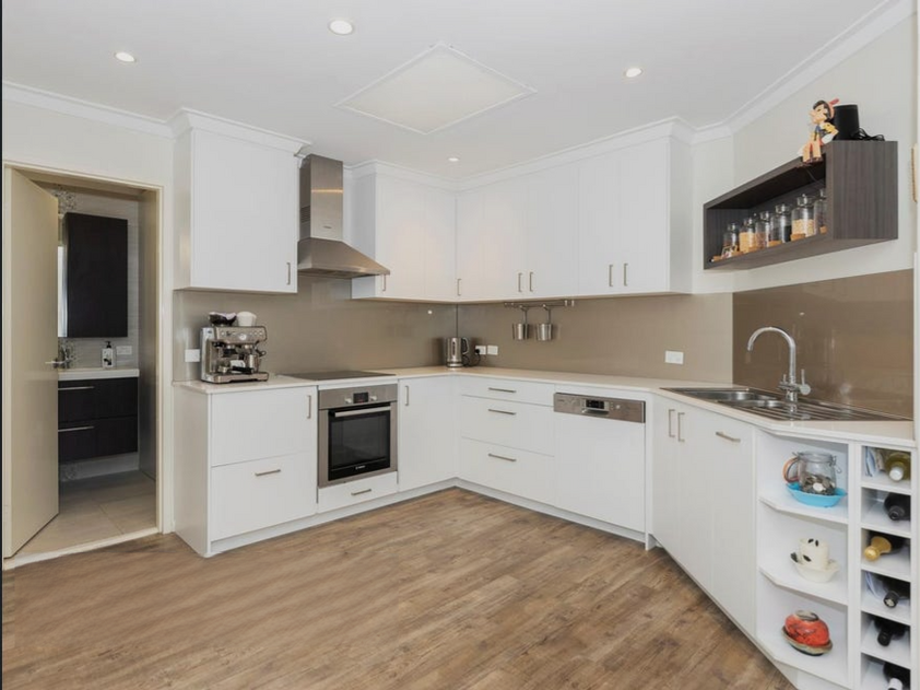 Charming Light Filled 2-Bedroom Villa with Study in Tuart Hill
