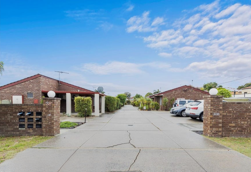 Charming Light Filled 2-Bedroom Villa with Study in Tuart Hill