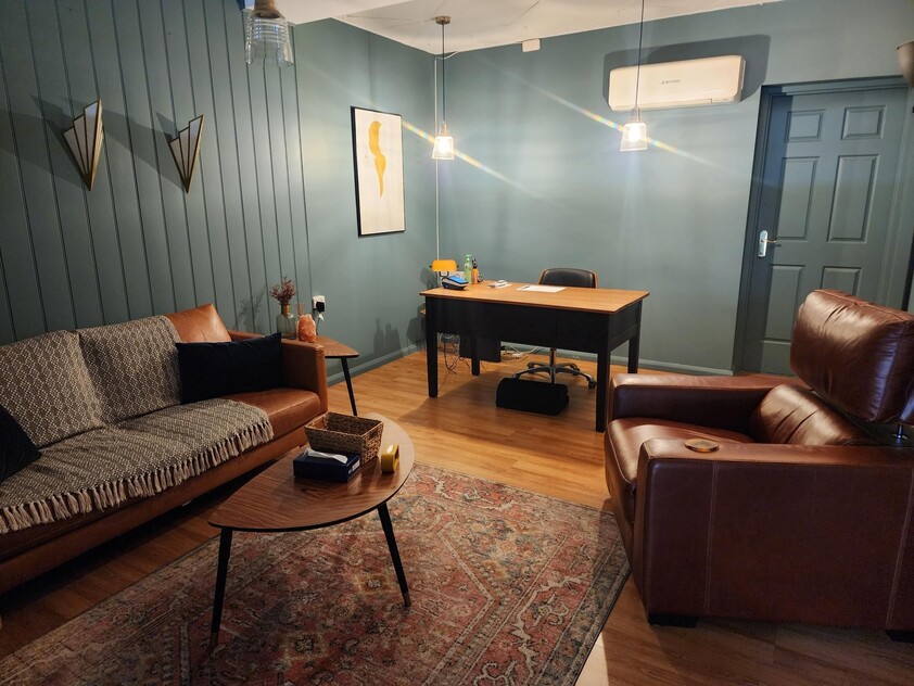 Boutique Strata Shop for lease