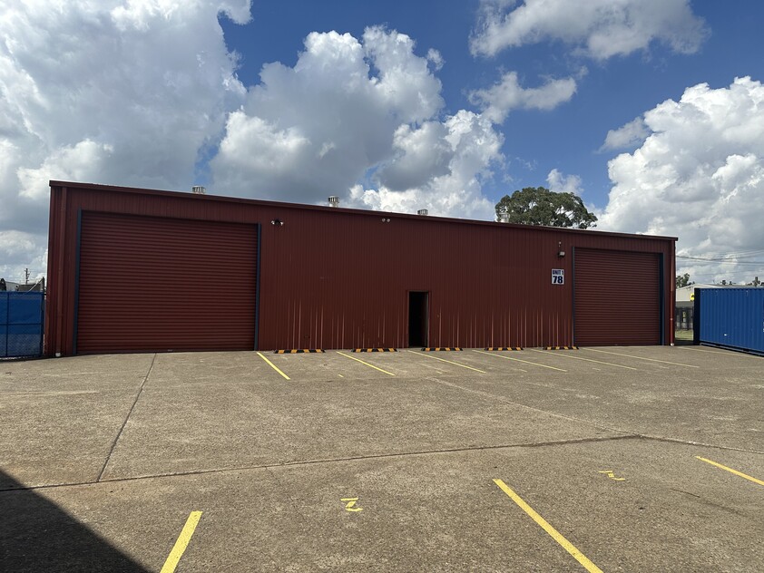 Standalone Factory/Warehouse with Yard in Prime Dunheved Business Park Location