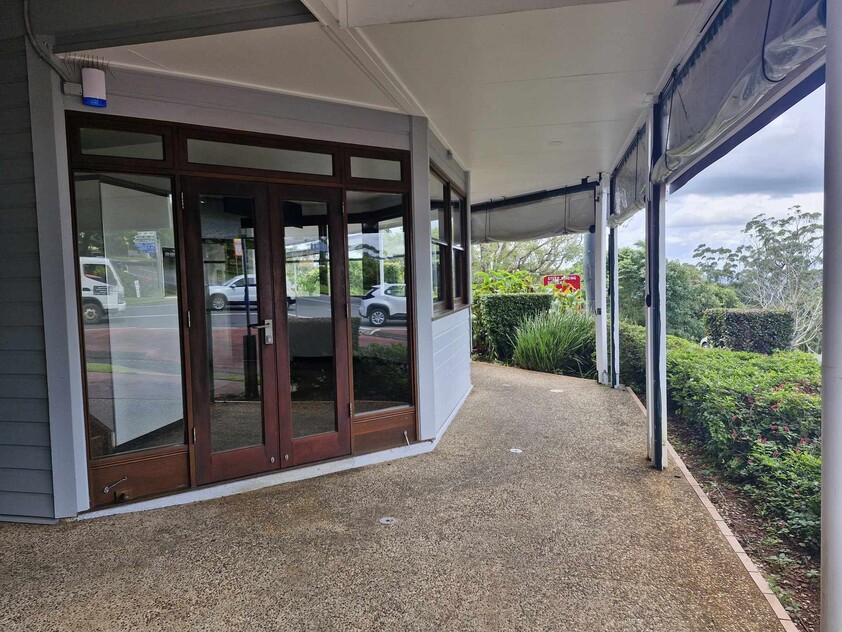 AREA 88 M2 - “COMMERCIAL KITCHEN/OFFICE” MAPLETON VIEWS