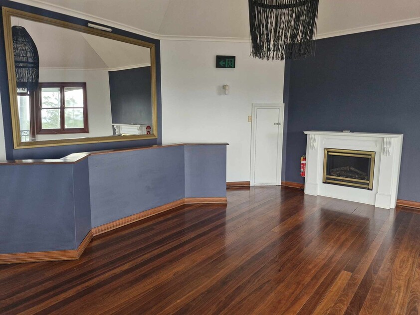 AREA 88 M2 - “COMMERCIAL KITCHEN/OFFICE” MAPLETON VIEWS