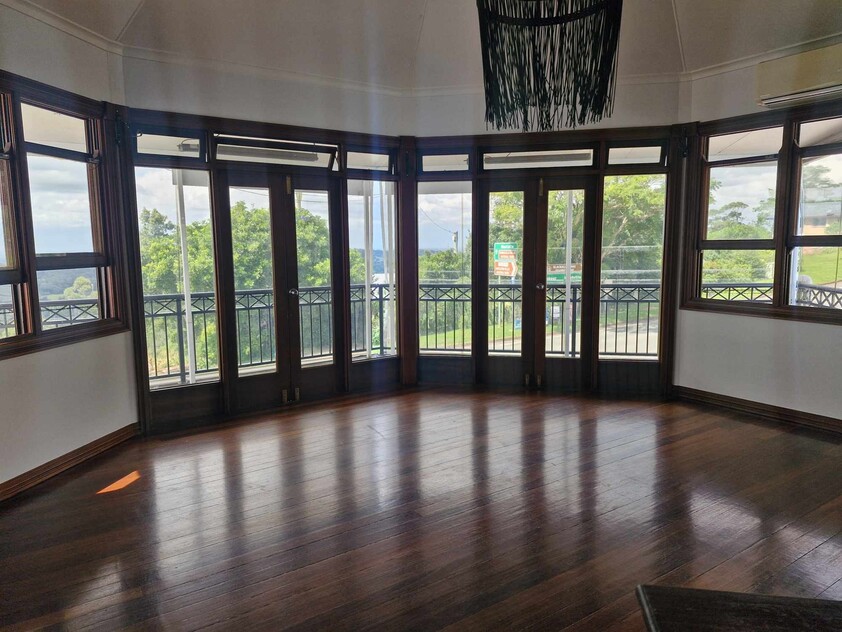 AREA 88 M2 - “COMMERCIAL KITCHEN/OFFICE” MAPLETON VIEWS