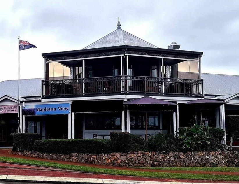 AREA 88 M2 - “COMMERCIAL KITCHEN/OFFICE” MAPLETON VIEWS