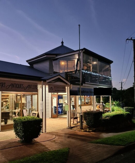 AREA 88 M2 - “COMMERCIAL KITCHEN/OFFICE” MAPLETON VIEWS