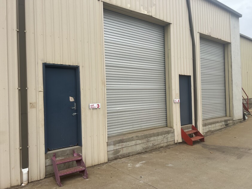 Self storage , warehousing