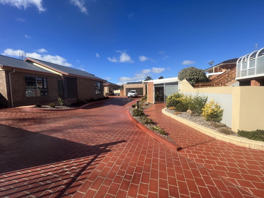 Villa 2 @ 99 Bathurst Road "Kinross Mews"