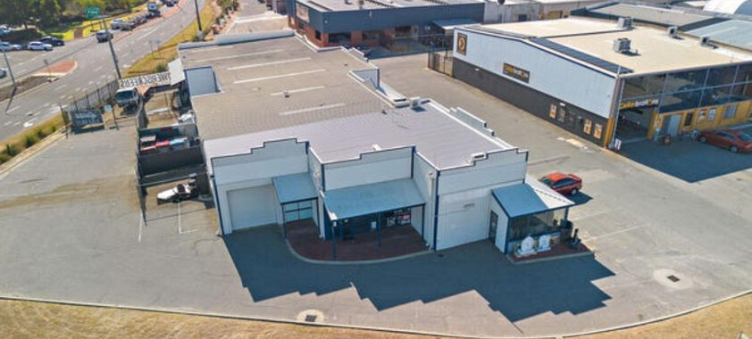 Fantastic Frontage Exposure for this 113sqm Office/Showroom/Workshop/Warehouse