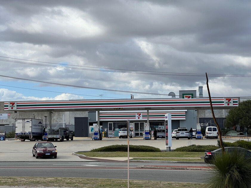 Fantastic Frontage Exposure for this 113sqm Office/Showroom/Workshop/Warehouse