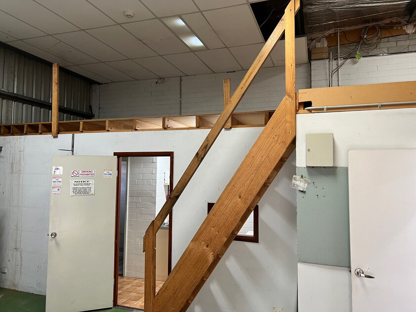 Fantastic Frontage Exposure for this 113sqm Office/Showroom/Workshop/Warehouse